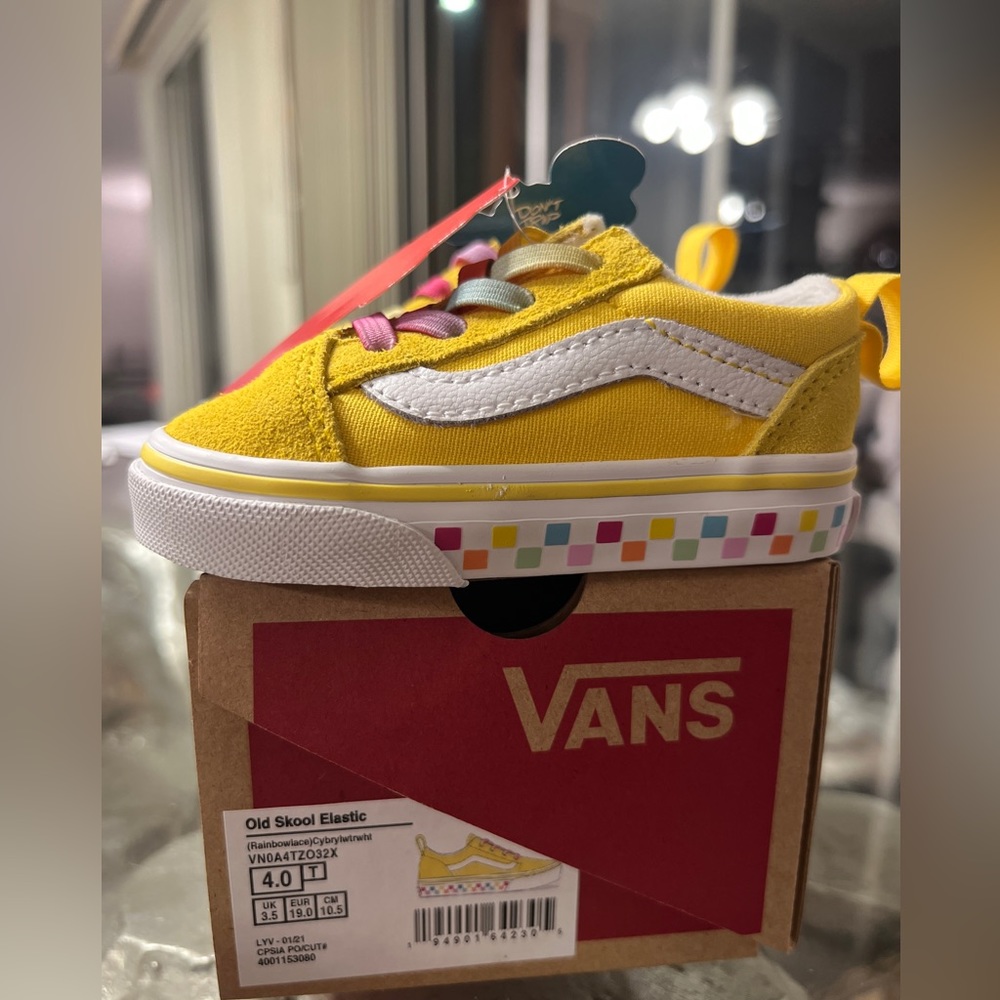 Toddler Old Skool Elastic Vans w/ Rainbow Laces
Size: 4 Vans